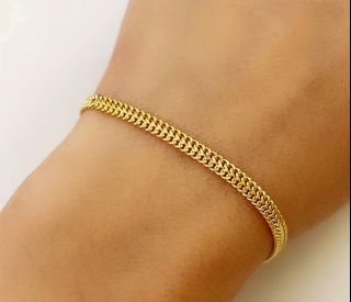 (Category: ) located in . Submitted by yourfashionthrifter (Listing ID 1437592804, Image 1). Description: .