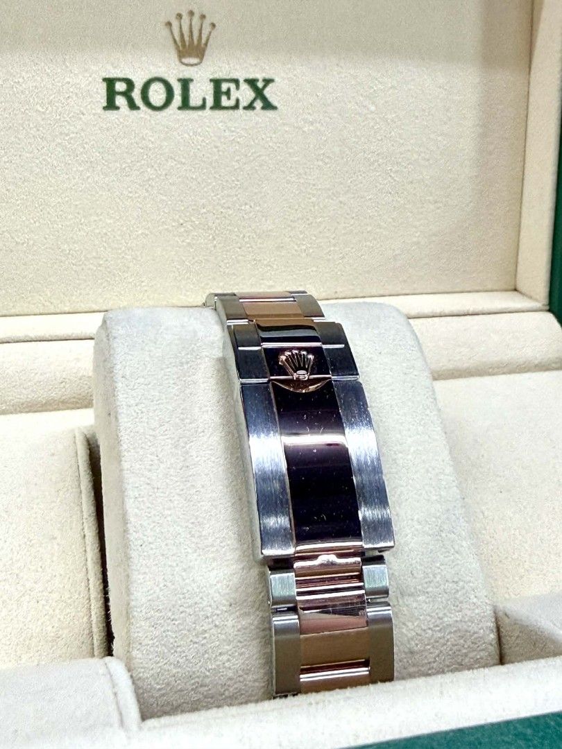 2019 ROLEX GMT 2 Master Rootbeer (Category: Luxury Watches) located in Quezon City. Submitted by haineyyy0909 (Listing ID 1437755007, Image 3). Description: 2019 Rolex GMT 2 Master Rootbeer 40mm Ceramic Bezel Steel & Rose Gold Complete Box, Manual & Card Authentic 💯 Negotiable upon viewing!.