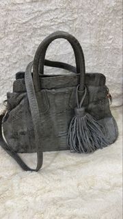 (Category: ) located in . Submitted by bagafficionados (Listing ID 1437721070, Image 1). Description: .