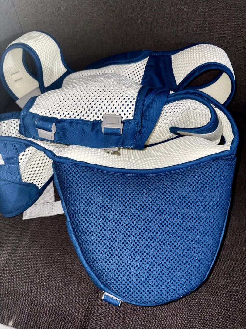 6-Way Hip Seat Carrier (Category: Carriers & Slings) located in Manila. Submitted by cbbxxv (Listing ID 1437633358, Image 3). Description: - 6-way hip seat carrier - For babies 4-36 months (3.5-15kg) - Stylish blue and white mesh design - Convenient zippered pocket - Adjustable straps for a comfortable fit - Use while walking, standing, or sitting - Always secure all buckles and adjustments before use.