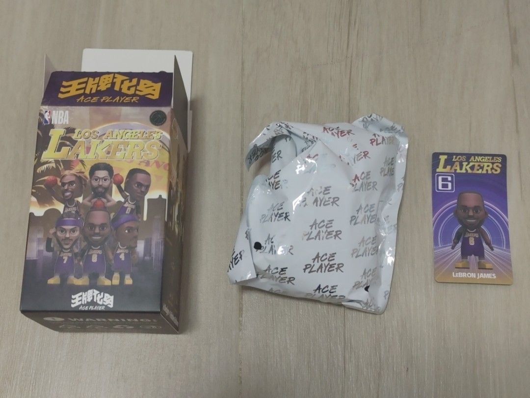 (罕有) NBA Los Angeles Lakers LeBron James 公仔 （分類：其他周邊）位於 Hong Kong。 由 happyballer 提交（商品編號 1437666062，圖片 2）。簡介： 全新未拆封的NBA洛杉磯湖人隊LeBron James，冠軍年公仔!!! 全港唯一，只此一隻! 價錢/交收可議。。