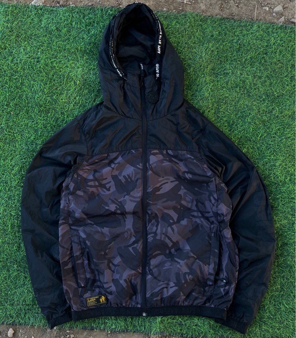 AAPE WINDBREAKER (Category: Coats, Jackets and Outerwear) located in Cebu City. Submitted by pick2zeroo (Listing ID 1437593716, Image 1). Description: As new Meduim on tag Dm for more details .