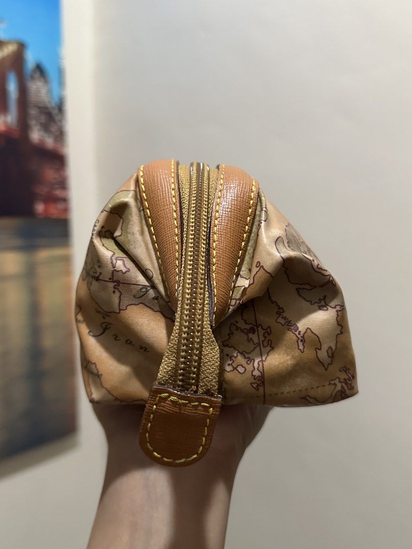 ALVIERO MARTINI Pouch (Category: Purses & Pouches) located in Quezon City. Submitted by riavero (Listing ID 1437736240, Image 2). Description: Preloved item, manage your expectations ✨ Length: 6.5” - 7” ✨ 1 zipper pocket, 1 open pocket ✨ Alviero martini engraved zipper inside ✨ zipper sa loob is gold na gold pa No major flaws, just signs of use sa zipper and some penmarks inside - Location: Fairview, Quezon City - Payment first: GCash .