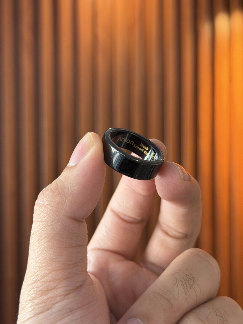 Aolon Ring Gen5 Smart Ring (Category: Wearables & Smart Watches) located in Bacolod City. Submitted by BWMCAROUSEL (Listing ID 1437659107, Image 3). Description: - Aolon Ring Gen5 Smart Ring - Features an LCD display - Cloud weather experience - HRV (Heart Rate Variability) monitoring - 5ATM waterproof - Includes original box, charging cable, and manual.