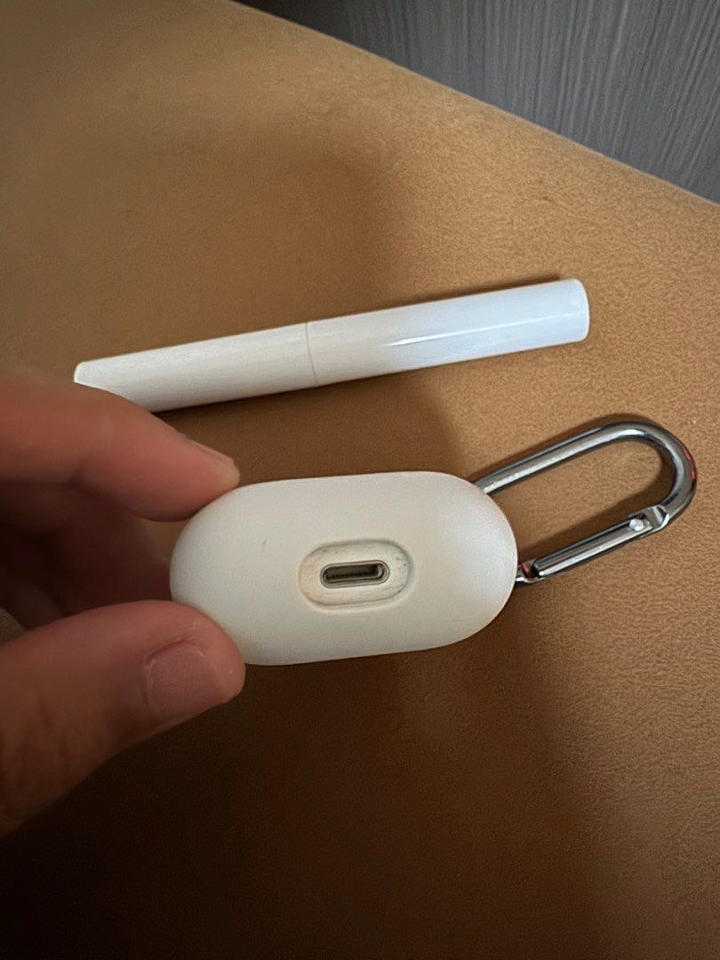 Apple AirPods 1453094309070776321