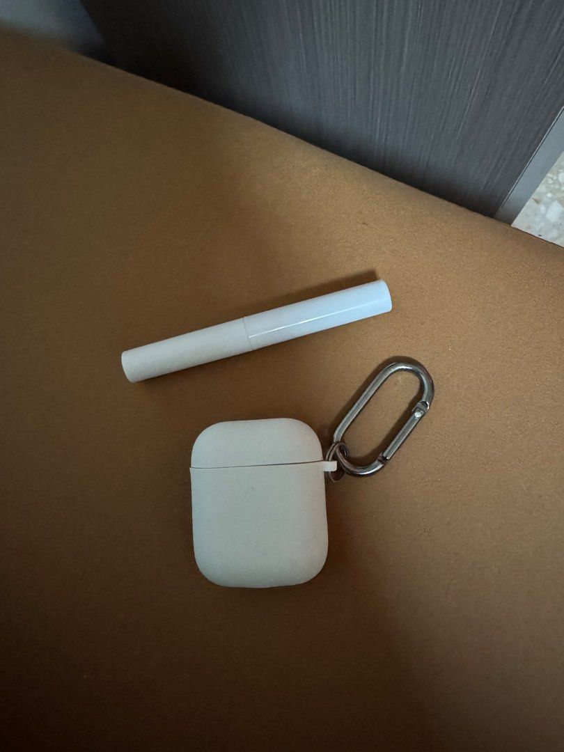 Apple AirPods 1453094309070776320