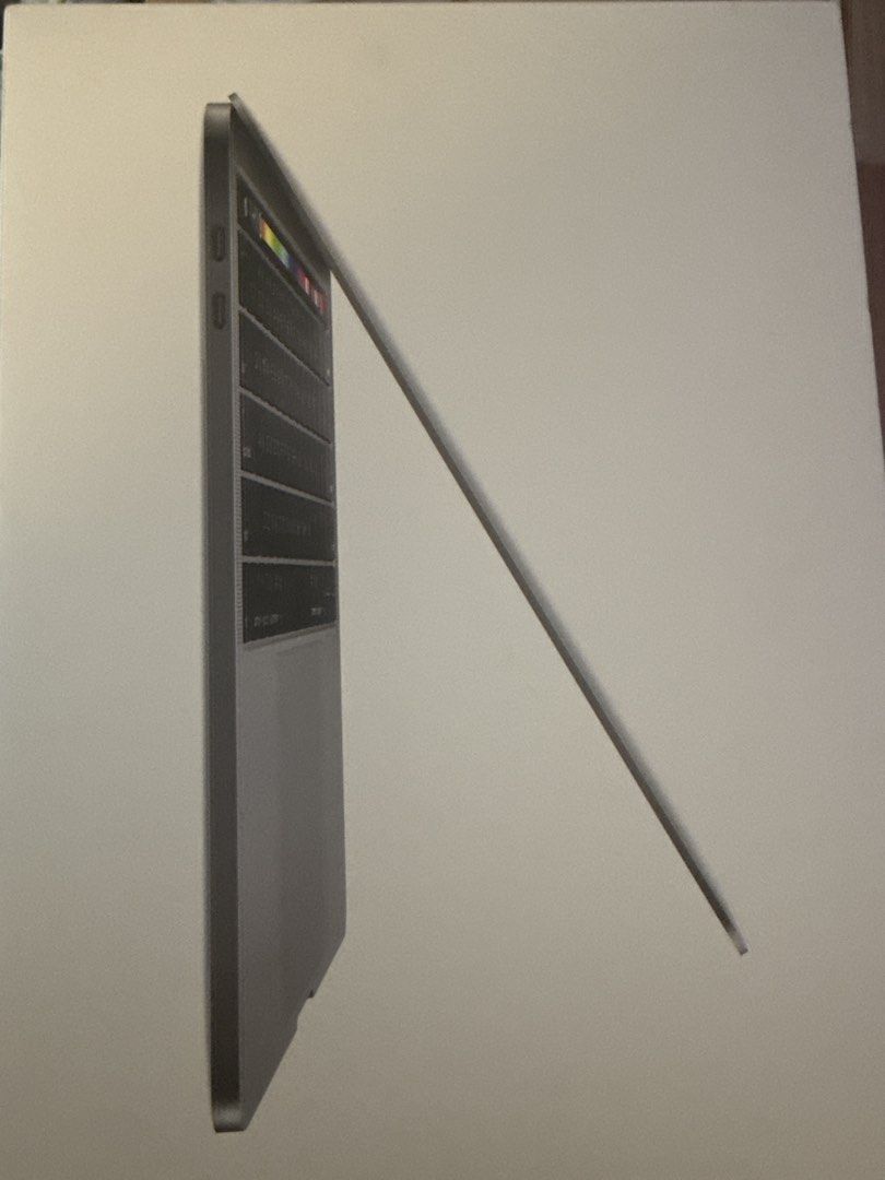 Apple MacBook Pro - Silver453327392258795521