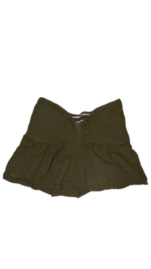 Army Green Tube top (Category: Others Tops) located in Cainta. Submitted by prelovedbxm (Listing ID 1437737943, Image 2). Description: Darker in person (army green) .