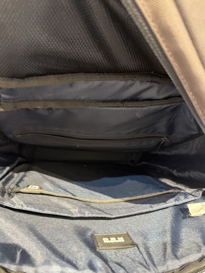Authentic Samsonite Red Backpack (Category: Backpacks) located in Quezon City. Submitted by rachellim20244 (Listing ID 1437624830, Image 3). Description: .