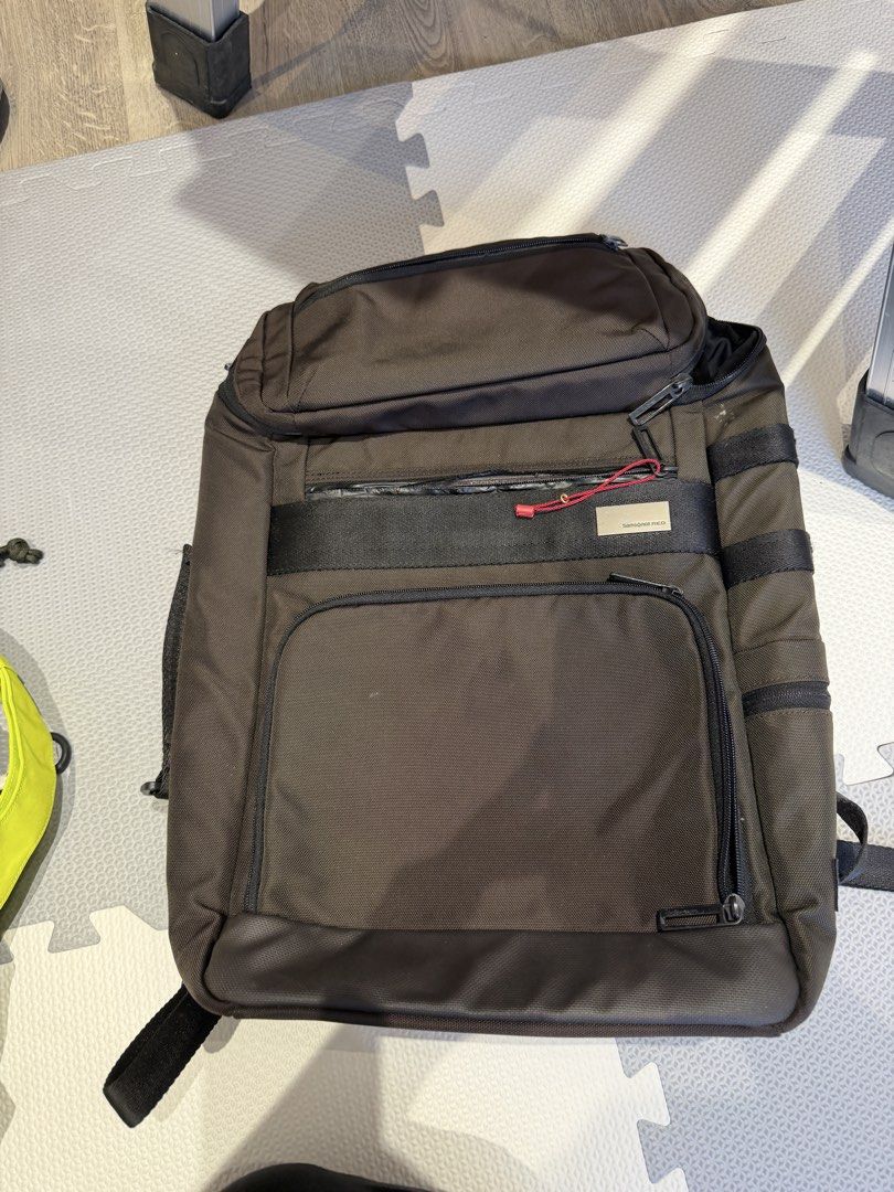 Authentic Samsonite Red Backpack (Category: Backpacks) located in Quezon City. Submitted by rachellim20244 (Listing ID 1437624830, Image 1). Description: .