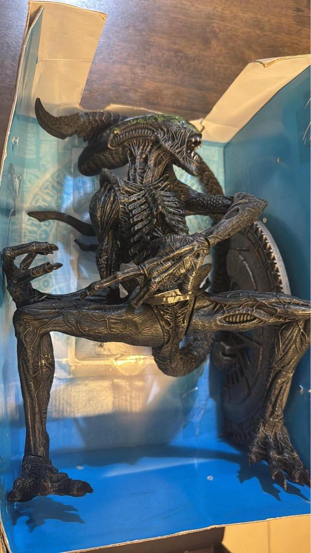 AVP Alien vs Predator Action Figures (Category: Figurines & Statues) located in Manila. Submitted by nino2 (Listing ID 1437679793, Image 2). Description: - Alien vs Predator action figure set - Includes: - 12-inch Scar Predator figure - Grid Alien figure - Both figures in original boxes - Boxes show some wear and tear - Perfect for collectors! Mcfarlane. Rate collection.