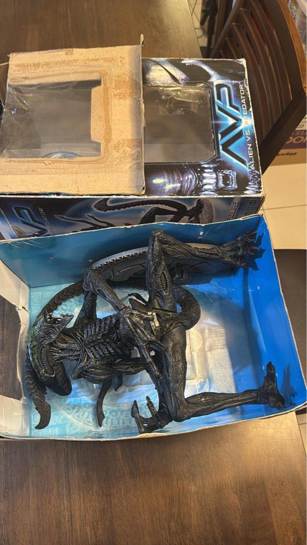 AVP Alien vs Predator Action Figures (Category: Figurines & Statues) located in Manila. Submitted by nino2 (Listing ID 1437679793, Image 3). Description: - Alien vs Predator action figure set - Includes: - 12-inch Scar Predator figure - Grid Alien figure - Both figures in original boxes - Boxes show some wear and tear - Perfect for collectors! Mcfarlane. Rate collection.