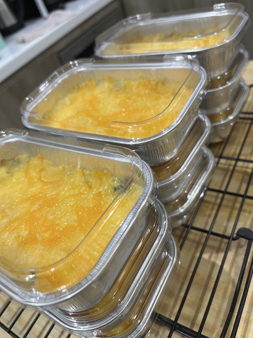 Baked Spinach Artichoke Dip (Category: Homemade Bakes) located in Quezon City. Submitted by epictiger.c6451a (Listing ID 1437646884, Image 2). Description: Available for pre-order (1 day lead time) Freshly baked (at least one day lead time) 200g Spinach Artichoke Dip with Pita Bread P400 200g Spinach Artichoke Dip only P 350 For pick up via Grab or Lalamove only (Banawe Area) Buyer to shoulder delivery fee.