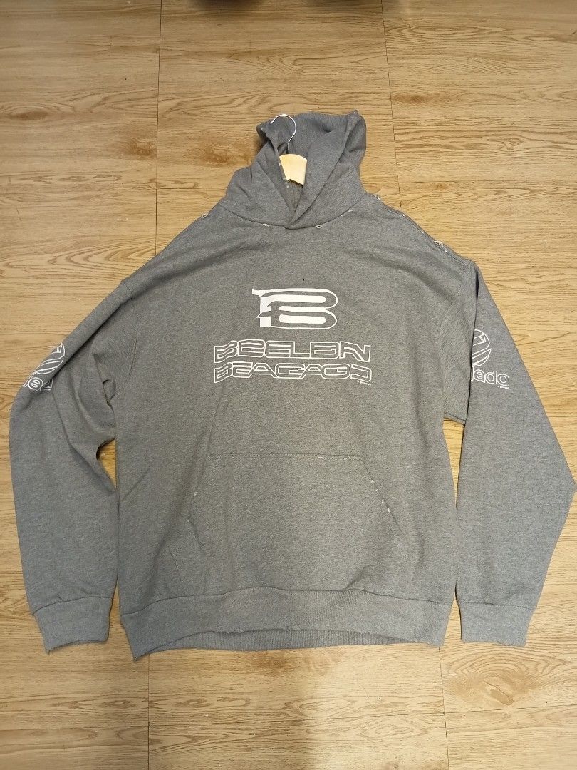 Balenci AI generated distress hoodie (Category: Coats, Jackets and Outerwear) located in Navotas City. Submitted by DalVintage (Listing ID 1437748314, Image 2). Description: Ciaga AI generated distress hoodie Large 25 x 30 Excellent 2k + sf.