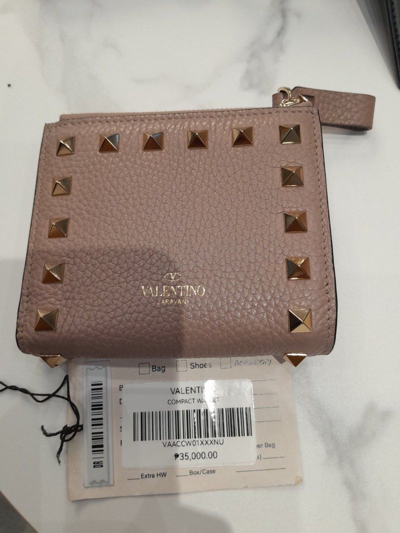 Balenciaga Zip Card Coin Holder (Category: Luxury Bags & Wallets) located in Caloocan City. Submitted by imeldas (Listing ID 1437634317, Image 3). Description: - Authentic Balenciaga Zip Card Coin Holder. - Features the iconic Balenciaga logo. - Includes card slots and a zip compartment for coins. - Compact and stylish design..