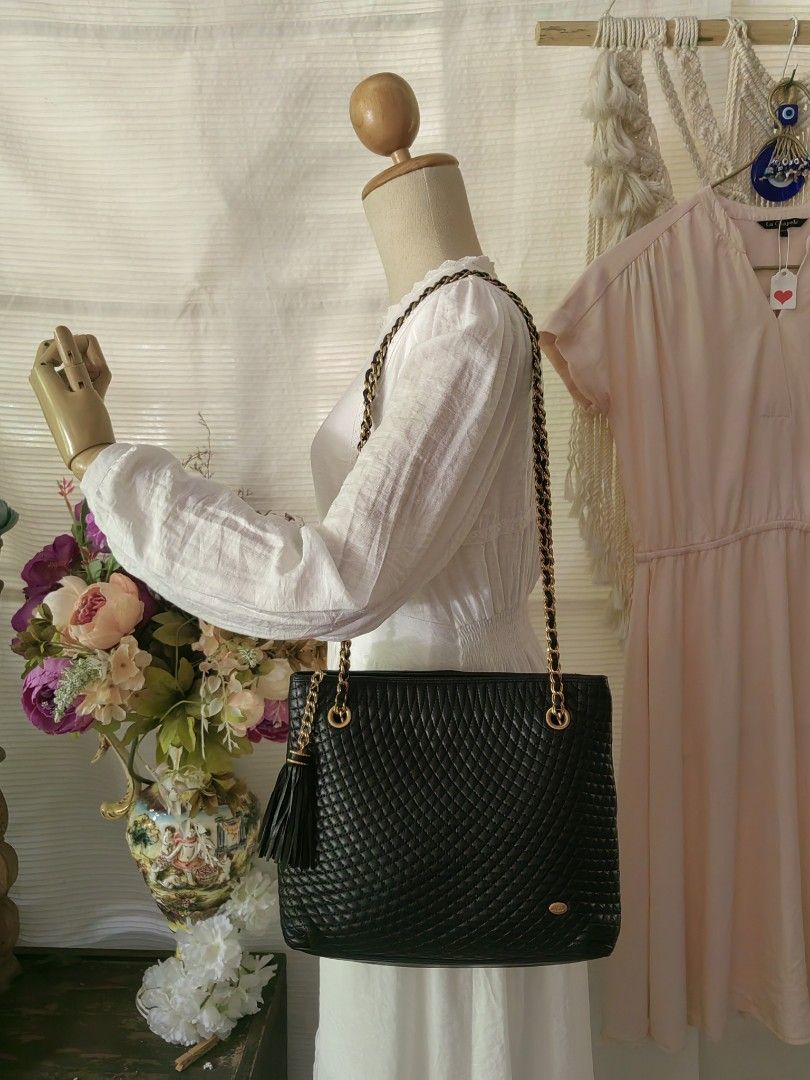 Bally Quilted Leather Shoulder Bag (Category: Luxury Bags & Wallets) located in Davao. Submitted by gelleevanelli (Listing ID 1437630589, Image 3). Description: - Vintage Bally shoulder bag - Crafted from quilted leather - Features two compartments - Stylish tassel detail - Gold chain strap - Gold Bally logo - Timeless design.