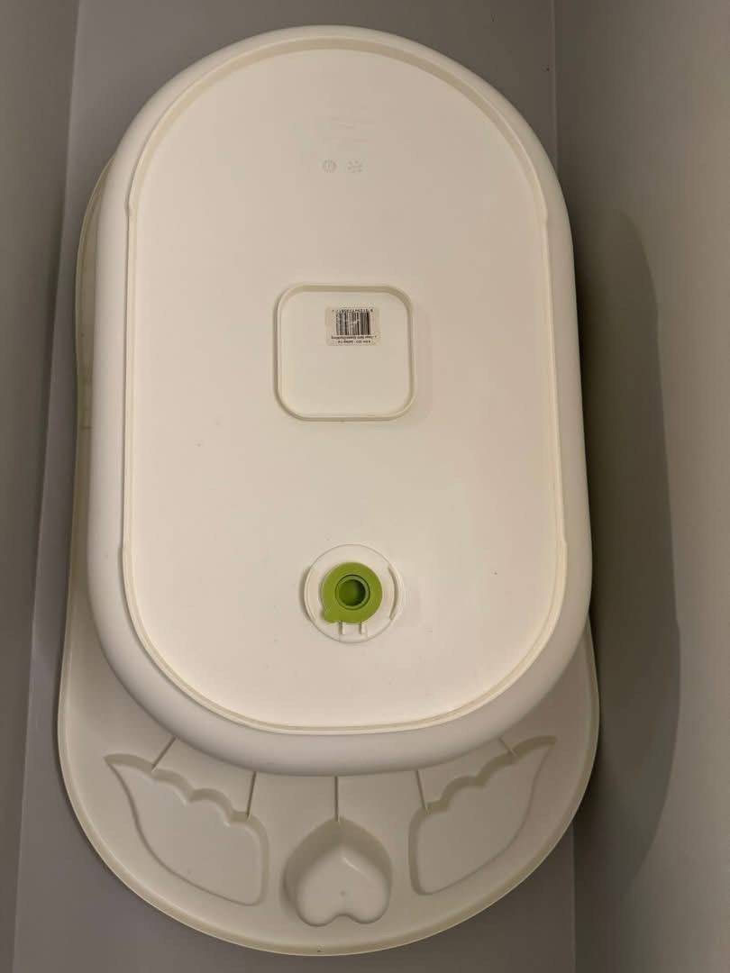 Bath Tub (Category: Bathtub & Bath Accessories) located in Quezon City. Submitted by sylviasofia (Listing ID 1437621763, Image 1). Description: safety first bath tub P800 .
