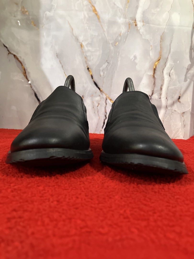 BLACK LEATHER SHOES SIZE 7.5 MEN (Category: Casual Shoes) located in General Mariano Alvarez. Submitted by adonid (Listing ID 1437610576, Image 3). Description: BLACK LEATHER SHOES GOOD CONDITION NORMAL SIGN OF USAGE ONLY SIZE 7.5 MEN.