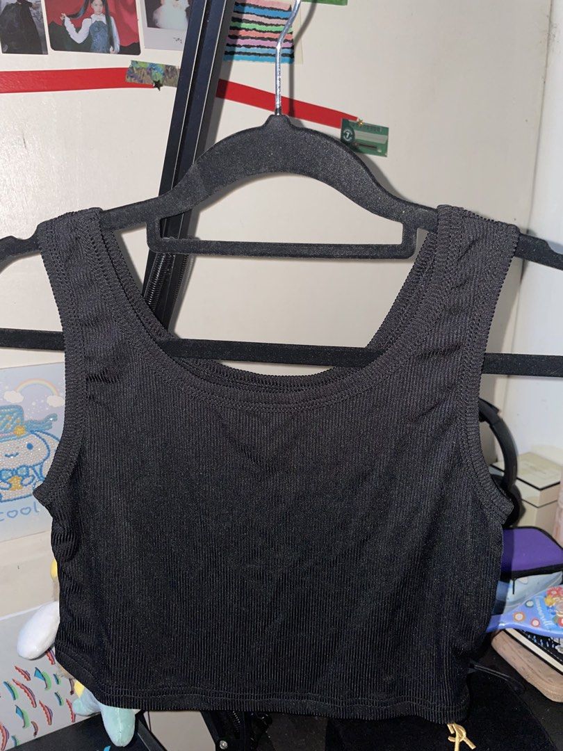 Black Tank Top and Leaf Print Shorts Set (Category: Sets or Coordinates) located in Plaridel. Submitted by julien_stuff (Listing ID 1437691099, Image 3). Description: - Black ribbed tank top - Leaf print shorts - Shorts feature an elastic waistband - Black background with brown, white, and yellow leaf patterns - Comfortable and casual style.