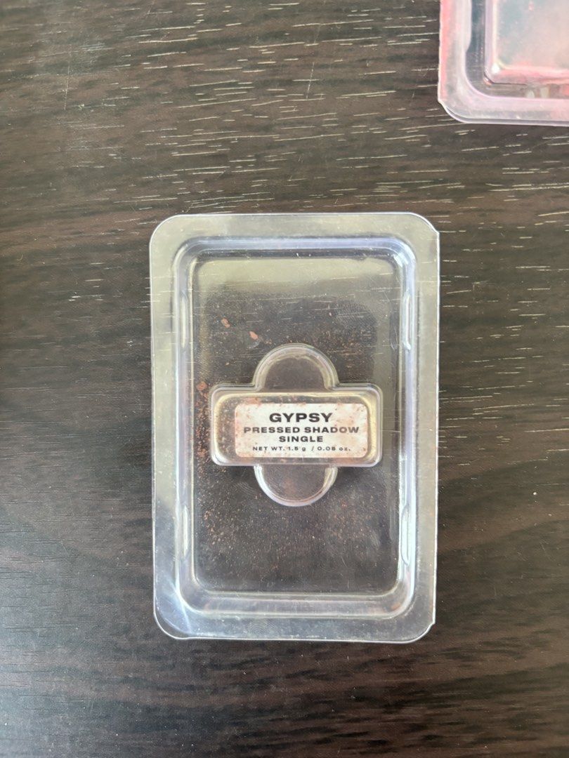BLK Brown Mascara and ISSY Powder Blush Bundle (Category: Makeup) located in Manila. Submitted by sashsquash (Listing ID 1437607654, Image 3). Description: BARELY USED/NEVER HIT THE PAN Signs of usage are on photos..