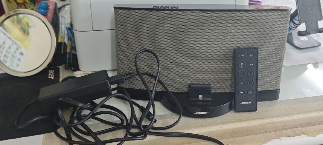 Bose SoundDock Series III Speaker (Category: Soundbars, Speakers & Amplifiers) located in Tacloban City. Submitted by angel0al3ta (Listing ID 1437629712, Image 1). Description: - Bose SoundDock Series III speaker - Includes remote control - Comes with power adapter - Features an Apple device dock - Gray fabric front.