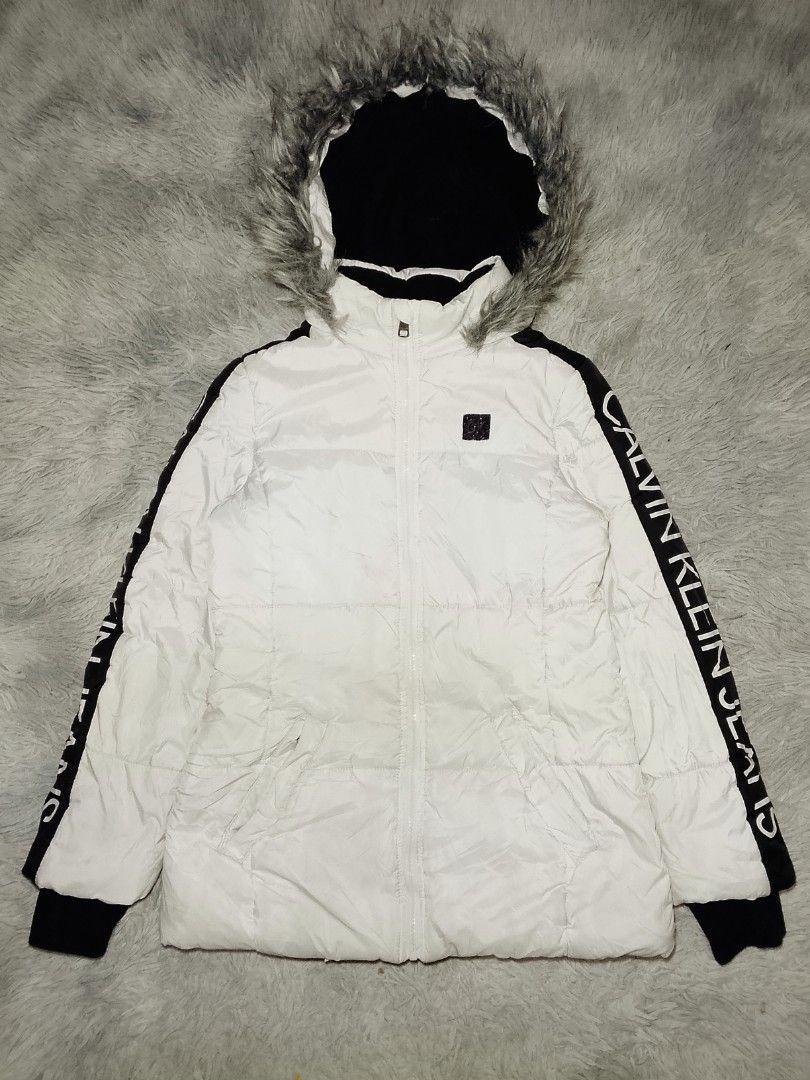 Calvin Klein Puffer Jacket (Category: Coats, Jackets and Outerwear) located in Dasmarinas. Submitted by alexander24 (Listing ID 1437626719, Image 1). Description: Size: Large women's Dimes: W18 x L26 Condition: excellent Color rate: 9.8/10 Issue: Scratch (check last picture).