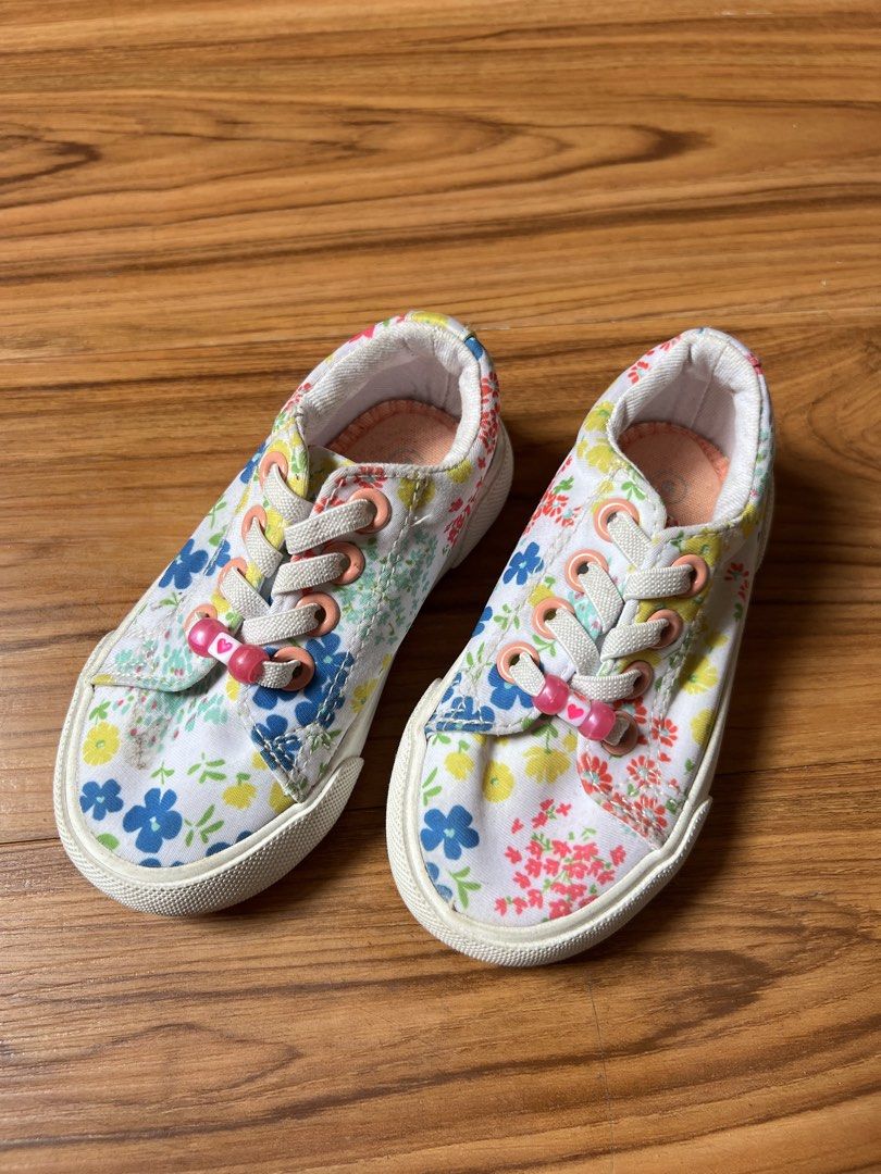 Cat & Jack Floral Sneakers - Size 6 (Category: Babies & Kids Fashion) located in Cavite. Submitted by putenten (Listing ID 1437611842, Image 2). Description: - Cat & Jack sneakers - Adorable floral pattern - White base with colorful flowers - White sole - Pink laces with heart detail - Size 6.