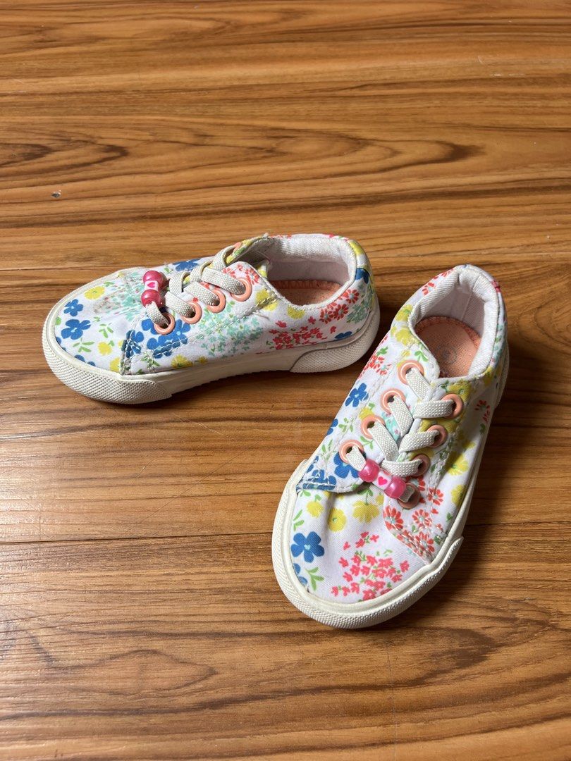 Cat & Jack Floral Sneakers - Size 6 (Category: Babies & Kids Fashion) located in Cavite. Submitted by putenten (Listing ID 1437611842, Image 1). Description: - Cat & Jack sneakers - Adorable floral pattern - White base with colorful flowers - White sole - Pink laces with heart detail - Size 6.