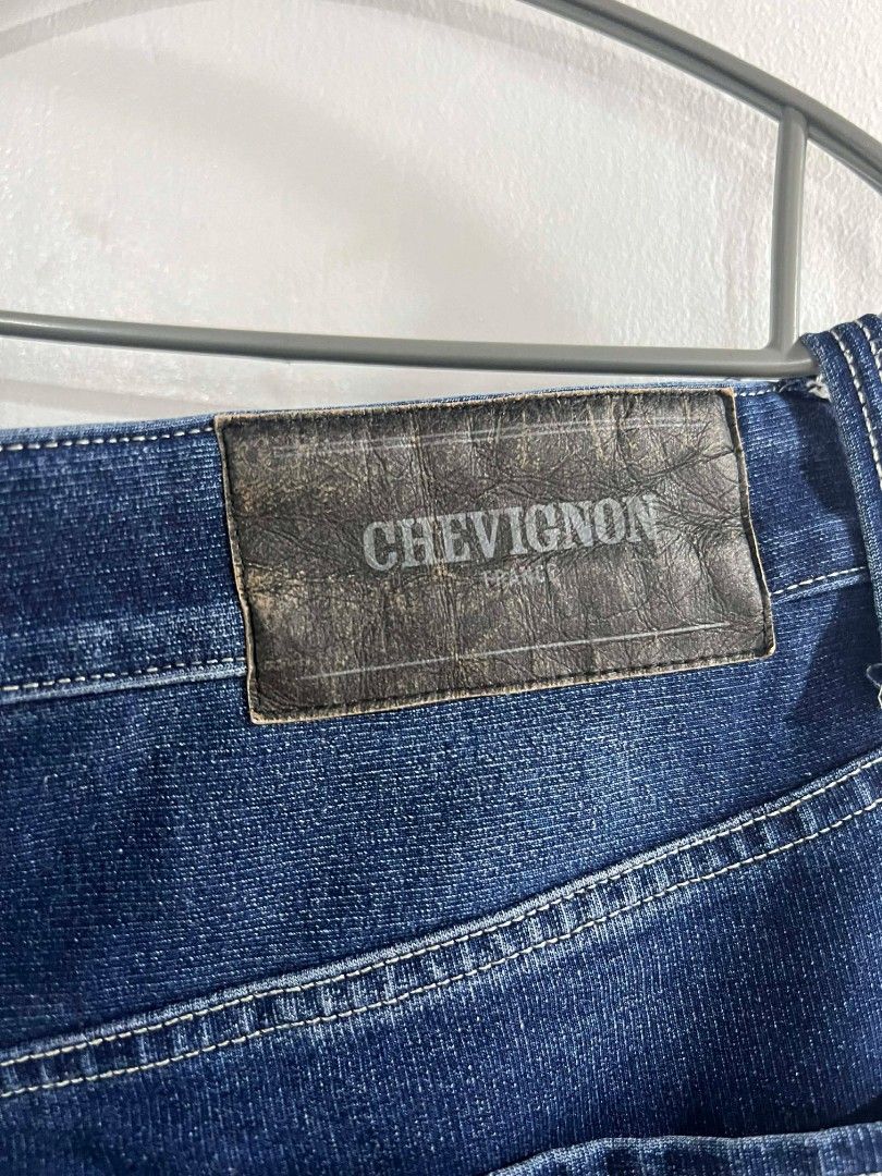 Chevignon Comfort Taffin Jeans (Category: Jeans) located in Quezon City. Submitted by silverforest_0cab92 (Listing ID 1437676784, Image 3). Description: - Chevignon dark blue jeans - Size: 32 - Classic five-pocket design - Button closure with brand engraving - Two back pockets - Leather brand patch -32X38.
