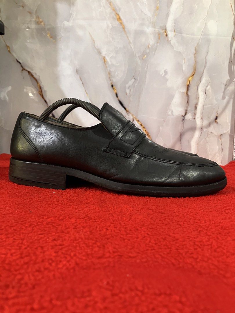CLARKS BLACK LEATHER SHOES SIZE 10 MEN (Category: Casual Shoes) located in General Mariano Alvarez. Submitted by adonid (Listing ID 1437603418, Image 1). Description: CLARKS BLACK LEATHER SHOES ORIGINAL CLARKS BLACK LEATHER SHOES GOOD CONDITION NORMAL SIGN OF USAGE ONLY SIZE 10 MEN.