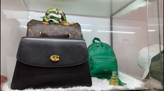 (Category: ) located in . Submitted by yeahshop29 (Listing ID 1437600561, Image 1). Description: .