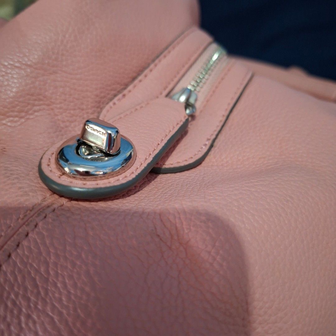 Coach Eddie Turnlock Baby Pink (Category: Shoulder Bags) located in Cavite. Submitted by sofabinpink (Listing ID 1437707761, Image 3). Description: Signs of use.