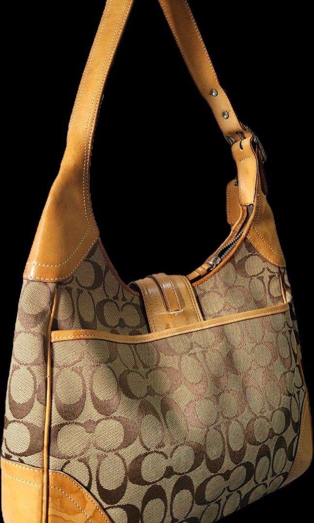 Coach Hobo Bag (Category: Luxury Bags & Wallets) located in Dasmarinas. Submitted by van_nessa11 (Listing ID 1437635099, Image 2). Description: .