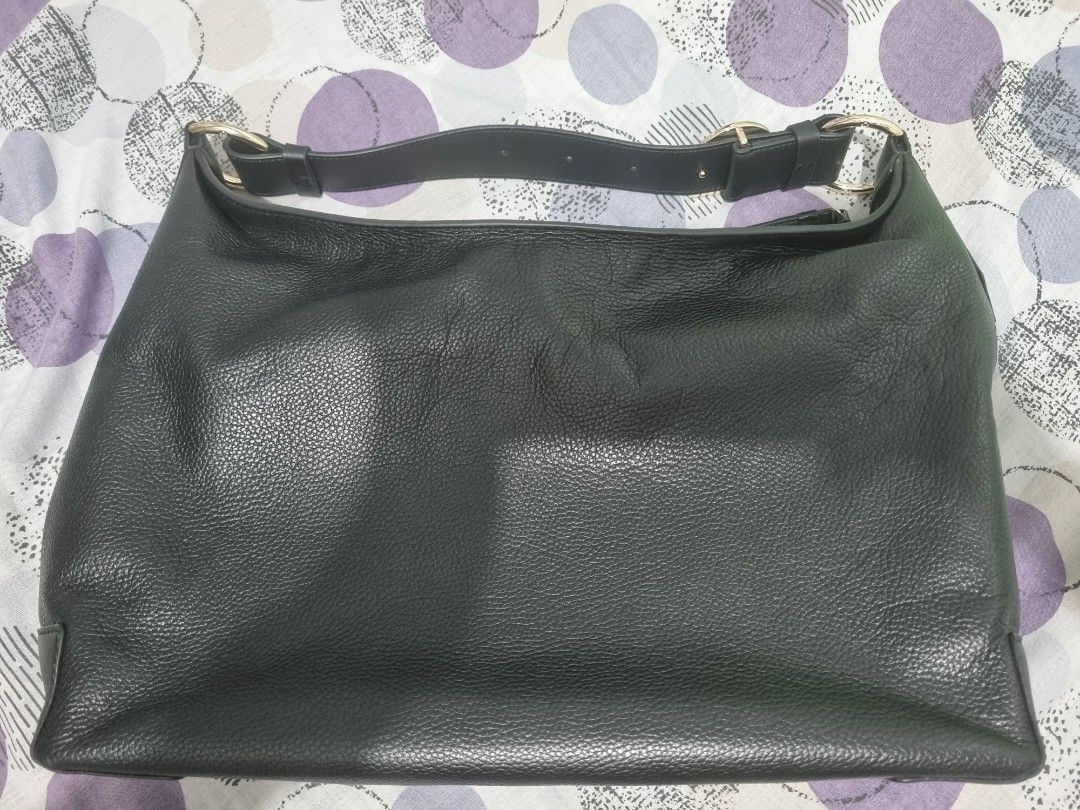 Cole Haan Black Leather Shoulder Bag (Category: Shoulder Bags) located in Makati City. Submitted by cfc_12 (Listing ID 1437626337, Image 2). Description: Cole Haan Black Leather Shoulder Bag Nung December lang pinabili galing USA Never nagamit, naka tabi lang originally, nabili ng 15k converted to pesos Reason for selling: Decluttering.