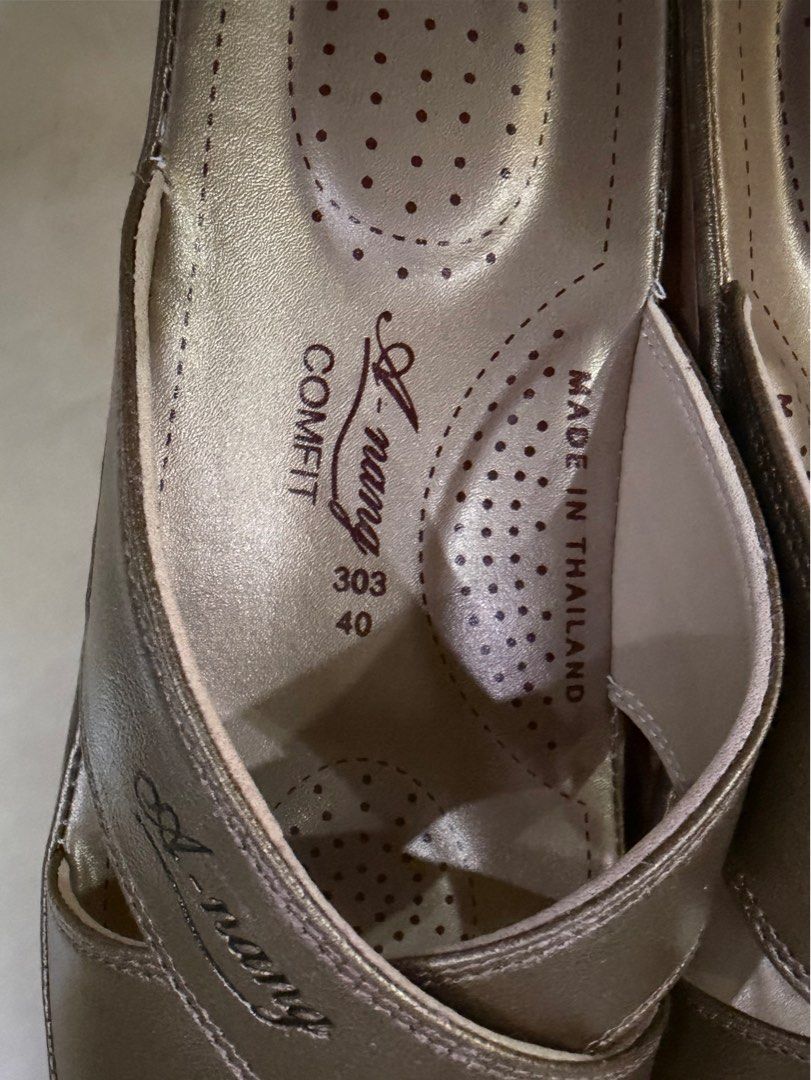 Comfit Sandals Made In Thailand (Category: Flats & Sandals) located in Manila. Submitted by shopmeph (Listing ID 1437643525, Image 2). Description: Thailand Brand Size: 40.