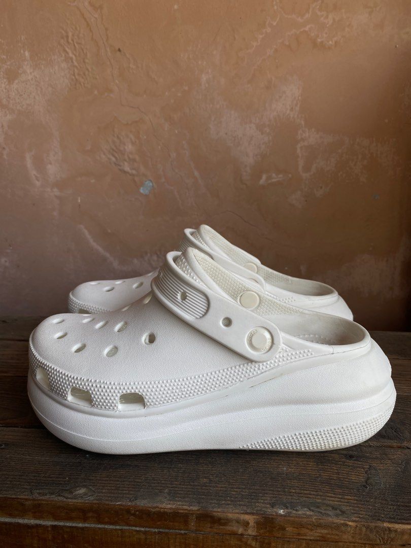 Crocs Classic Crush Clogs (Category: Slippers and slides) located in Pasig City. Submitted by teddae (Listing ID 1437635158, Image 3). Description: for sale Crocs Classic Crush Clogs White can provide a plastic bag from crocs if needed size 8 womens worn infrequently, collecting dust and minimal stains can do COD/Gcash mop or meetup if nearby -buyer will handle the shipping fee-.