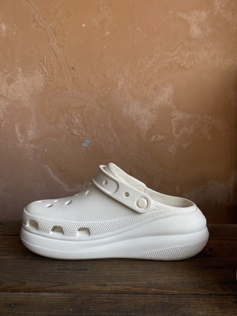 Crocs Classic Crush Clogs (Category: Slippers and slides) located in Pasig City. Submitted by teddae (Listing ID 1437635158, Image 2). Description: for sale Crocs Classic Crush Clogs White can provide a plastic bag from crocs if needed size 8 womens worn infrequently, collecting dust and minimal stains can do COD/Gcash mop or meetup if nearby -buyer will handle the shipping fee-.