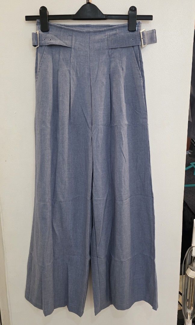 Culottes Soft Pants (Category: Other Bottoms) located in Mandaluyong City. Submitted by paushhstore (Listing ID 1437751555, Image 2). Description: .