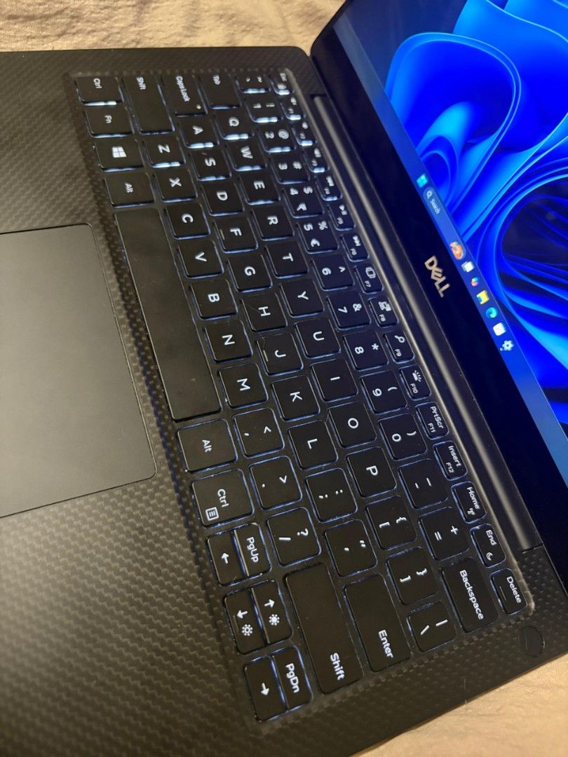 DELL XPS 9360 i7 16+512453220835703531523