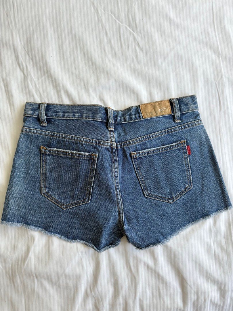 denim rare skort multiple buttons (Category: Skirts) located in Quezon City. Submitted by t.clo__ (Listing ID 1437604874, Image 2). Description: 25-27.