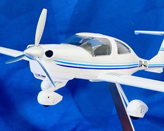 （分類：）位於 。 由 aircraftmodelsforyou 提交（商品編號 1437685002，圖片 1）。簡介： 。