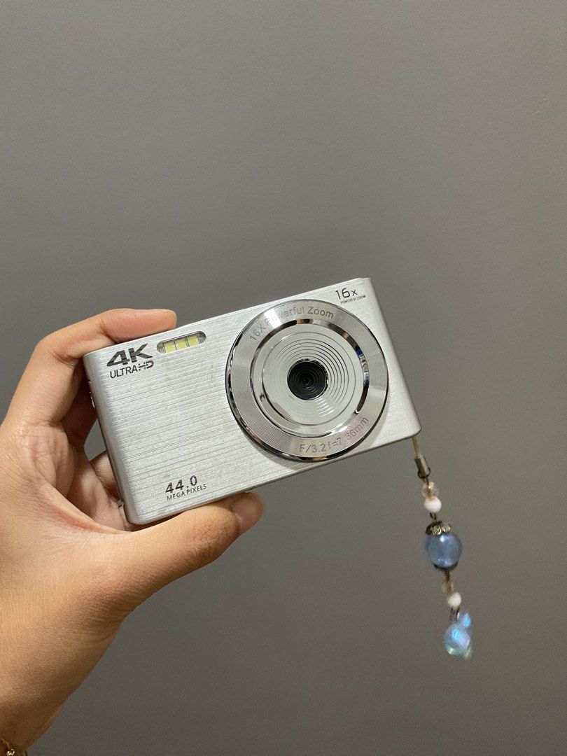 Vetek 1 Digital Camera (Category: Cameras) located in Bulacan. Submitted by _kfcry (Listing ID 1437639576, Image 2). Description: - rfs: need funds - has visible signs of damage but output are not affected - can send sample pics - no other issue - sd card not included since it’s corrupted (even if u reformat it since it’s fake) 😬 - inclusions: camera, battery, lanyard, stickers, charger - sf shoulder by buyer - mop: maribank or gcash - payment f