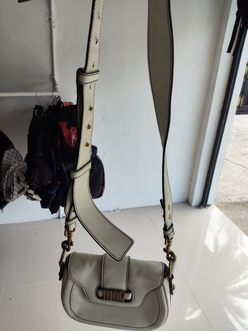 Dior saddle (Category: Luxury Bags & Wallets) located in Kapalong. Submitted by allencharleslacorte4 (Listing ID 1437631140, Image 2). Description: dior saddle.