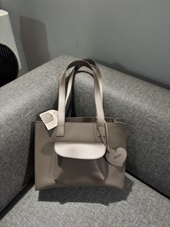 (Category: ) located in . Submitted by krish.preloved (Listing ID 1437658705, Image 1). Description: .