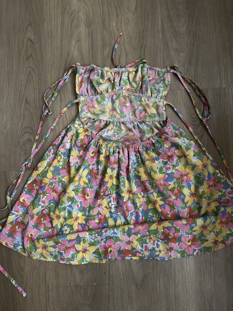 Floral Summer Dress (Category: Dresses) located in Quezon City. Submitted by prelovedbyasg (Listing ID 1437581440, Image 2). Description: Summer dress features a vibrant floral print. It has a strapless design with tie straps for an adjustable fit. The dress has a fitted bodice and a flared skirt. It is perfect for warm weather and casual outings. The dress is made of a lightweight fabric..