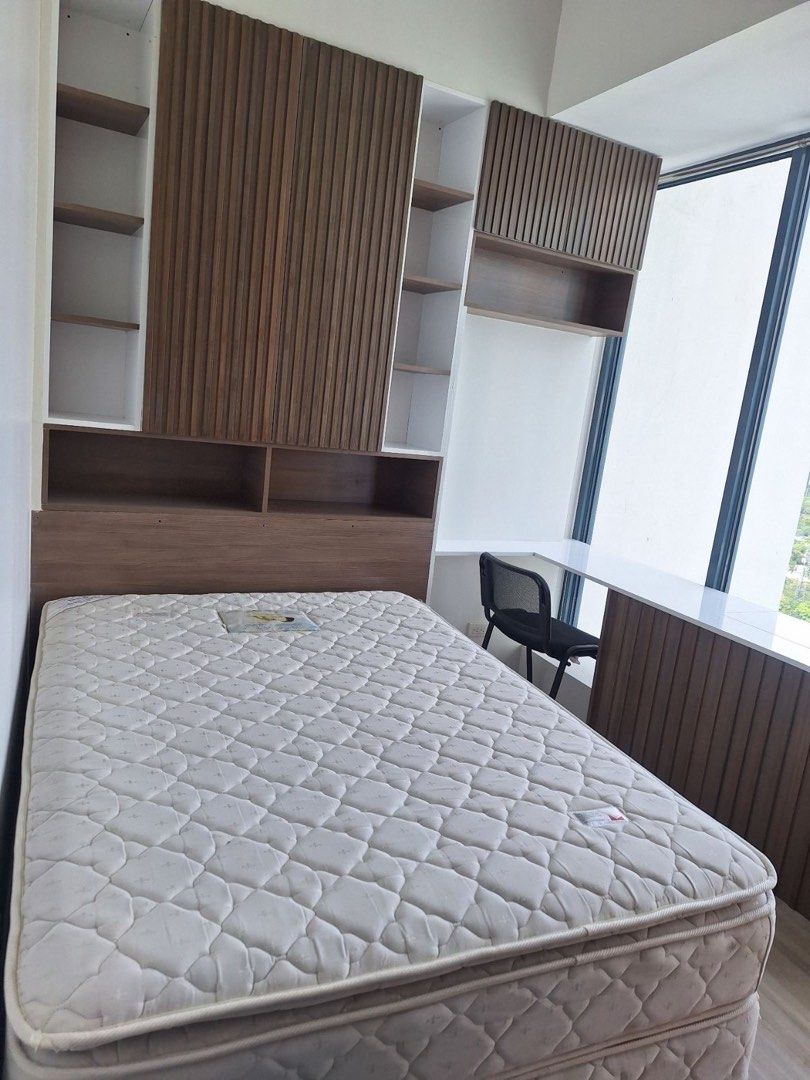 For Rent 2-bedroom Unit in Bellagio BGC (Category: Apartments & Condos) located in Makati City. Submitted by PropertyHotspot (Listing ID 1437660304, Image 3). Description: FOR LEASE: Bellagio 2 Location: BGC Property details: - Located on the 27th floor - Size: 86 sqm - 2 Bedrooms - 2 Toilet & bath - Fully Furnished (newly renovated) - Golf course view - 1 parking slot Rental Rate: Php 110,000.00 .