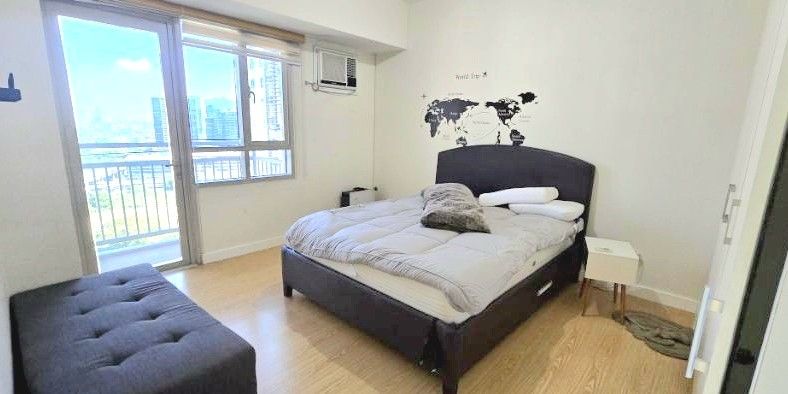 FOR SALE |Semi Furnished 1-BEDROOM UNIT in The Grove by Rockwell, Pasig City (Category: Apartments & Condos) located in Taytay. Submitted by sharyn_alaura.09178103291 (Listing ID 1437735193, Image 2). Description: FOR SALE |Semi Furnished 1-BEDROOM UNIT in The Grove by Rockwell, Pasig City Size: 55 sqm • With 1 Parking Slot Selling Price: ₱8,500,000 Property Details • 1 Bedroom • Semi-Furnished • 2 Balconies • Facing Swimming Pool Premium Feature