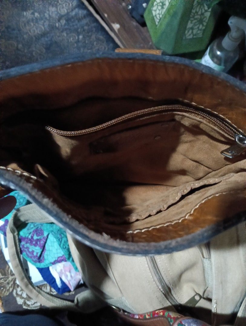 Patricia Nash (Category: Cross-body Bags) located in Manila. Submitted by rakelherms (Listing ID 1437699596, Image 3). Description: .