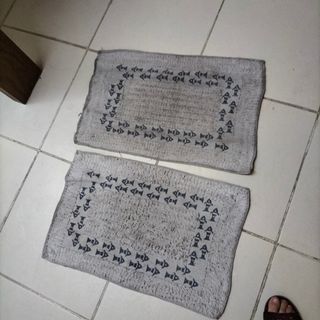 (Category: ) located in . Submitted by decluttering-all (Listing ID 1437592526, Image 1). Description: .