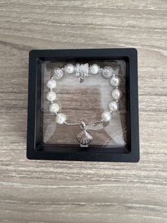 (Category: ) located in . Submitted by MylilCloset (Listing ID 1437615022, Image 1). Description: .